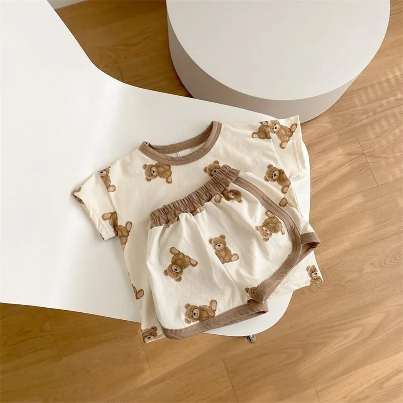 Roupas Conjuntos de roupas de verão bebê menino desenho animado urso estampado padrão casual manga curta tops para menina respirável shorts 2pcs Conjunto 220916