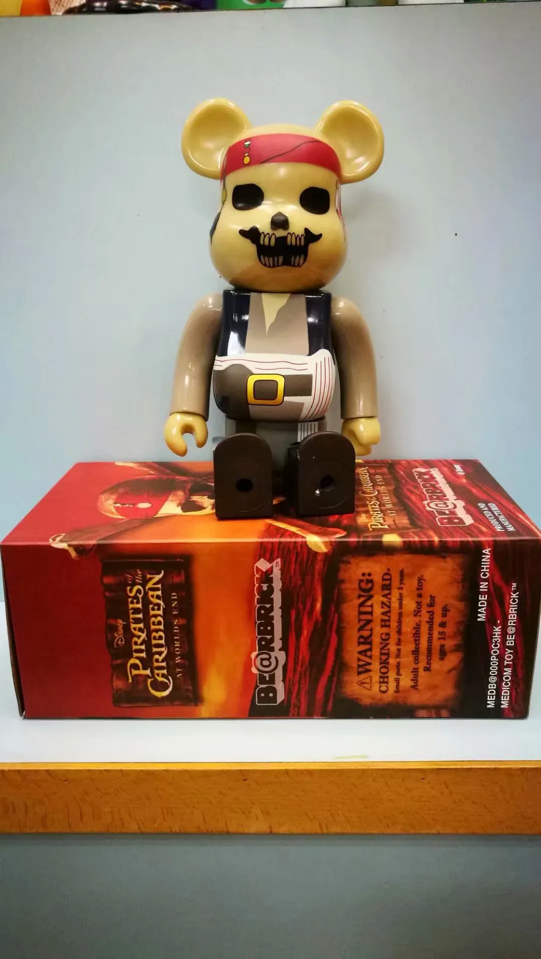 Herschel Supply 400 Bearbrick by Medicom Toy Mindzai