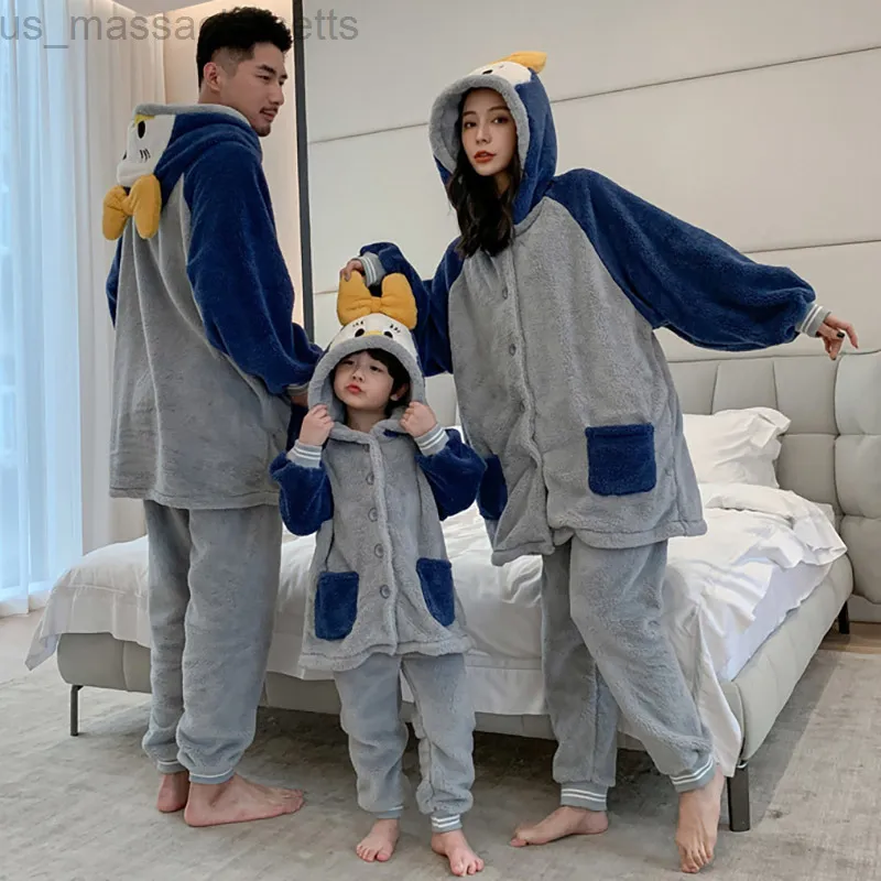 Família combina com roupas de inverno Pijama Família Bow Pai e filha Filho Terno em casa Sleepwear A anime Flannel Fleece Warm Mother Fidse L220916