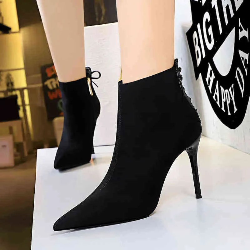 173-7 Sandaler Fashion Sexig nattklubb Show Thin Heel High Suede Back Spets Pointed Winter Boots