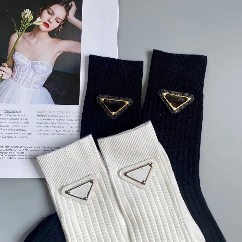 Designer Kvinnor Socks Solid Color Double-Layer Leather Logo Kne Length