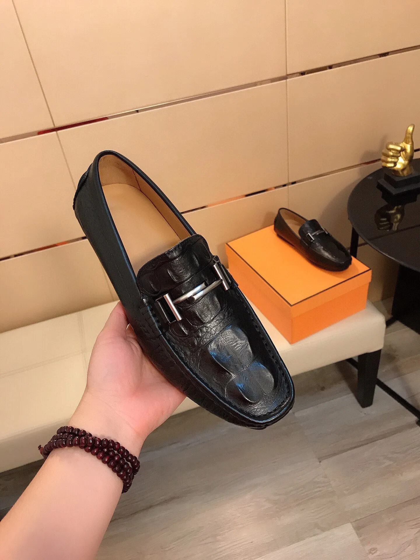 새로운 패션 캐주얼 로퍼 남성용 최고 품질의 사무실 비즈니스 신발 브랜드 정품 가죽 디자이너 클래식 슬립 아파트 크기 38-44