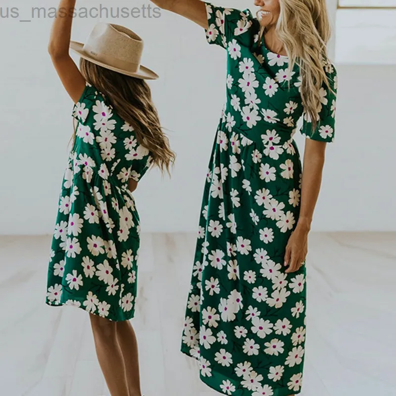 Family Matching Outfits Mother Daughter Matching Outfits Long Maxi Vestidos New Flower Printed Dress Women Girls Short Sleeve Loose Dresses L220916