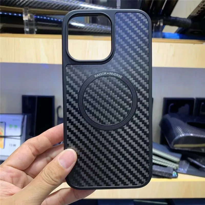 iPhone 14 Pro Max 14 13 Matte Togh Armor Cover用の磁気本物の炭素繊維ケース