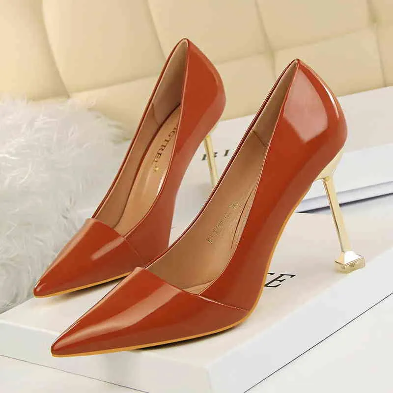 1716-5 Sandaler Fashion Simple Profional ol High Heels Women's Shoes Thin Patent Leather Sexig singel