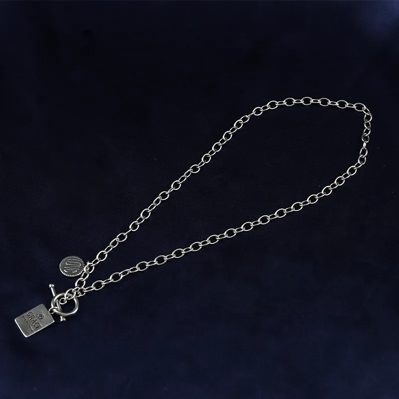 Trendy 925 Sterling Silbernähte Halskette für Männer Einfacher quadratischer Text Symbol Anhänger Hip-Hop-Juwelierparty Geschenk