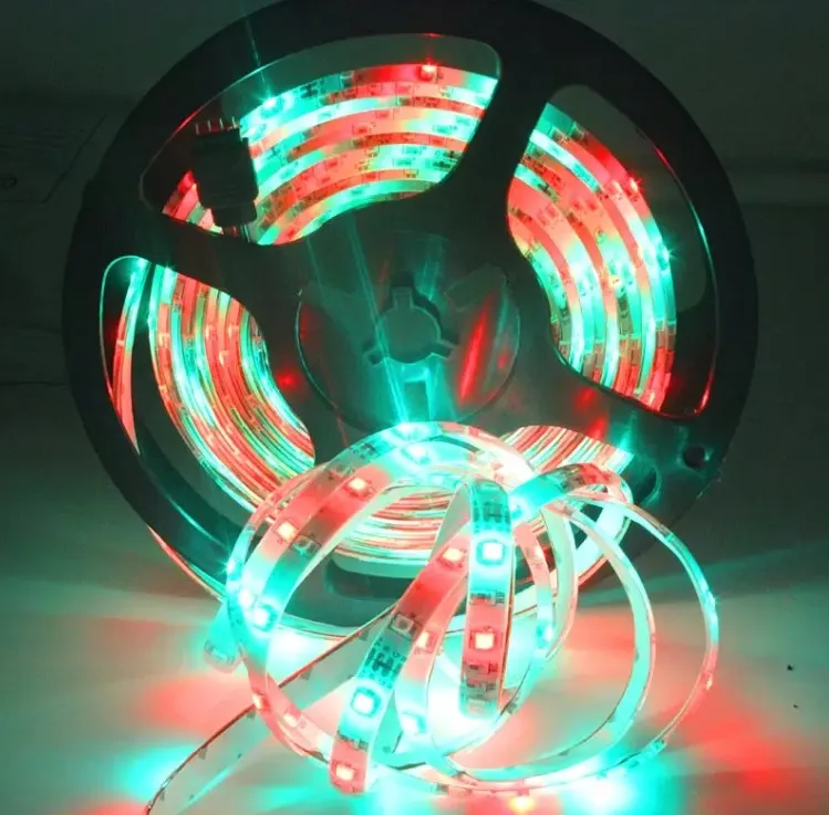 Tira de luces LED con pilas, tira de luz LED RGB de 6,5 pies/2 m SMD5050 60  LED
