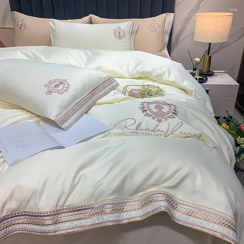 Bedding Sets Luxury Satin Silky Embroidery Set Soft Smooth Double Duvet Cover Bed Linen Fitted Sheet Pillowcases Home Textiles