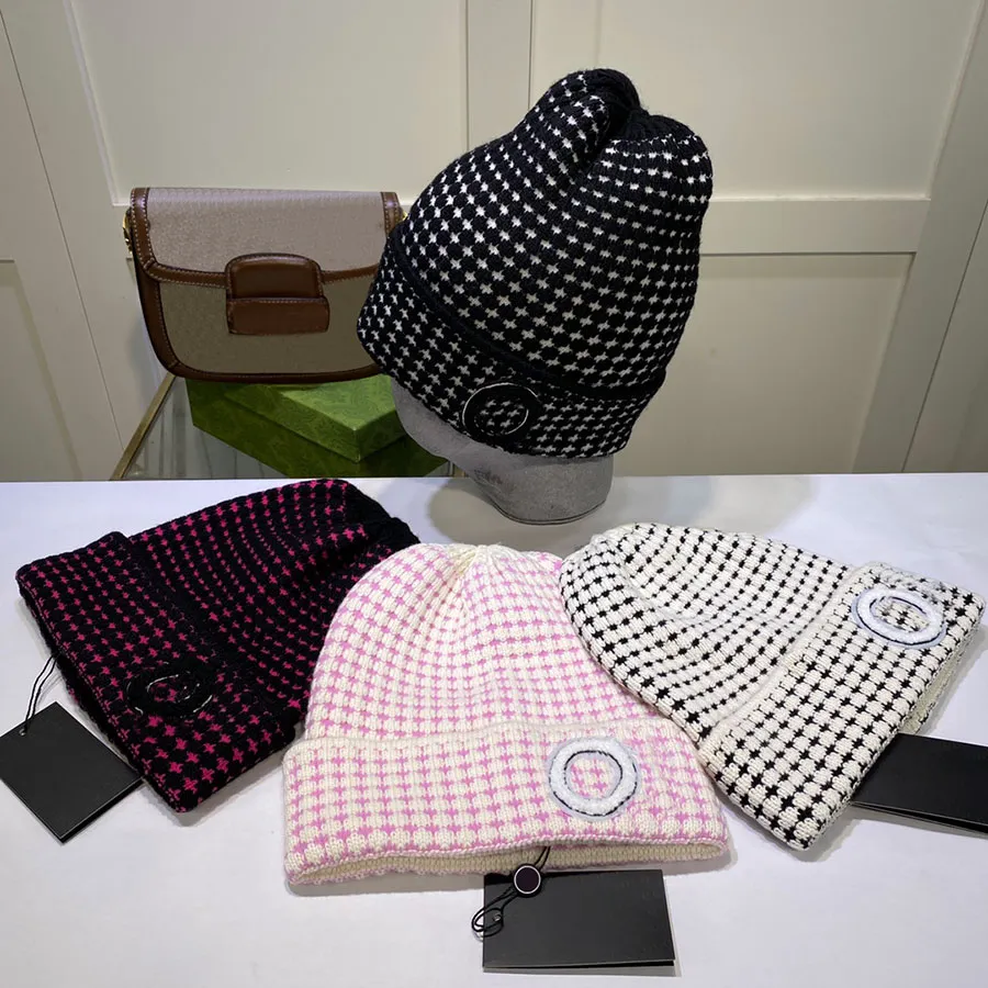 ニット帽子ビーニーキャップドームデザイナースカルキャップエレガントな手紙男性女性帽子暖かい快適な 4 色