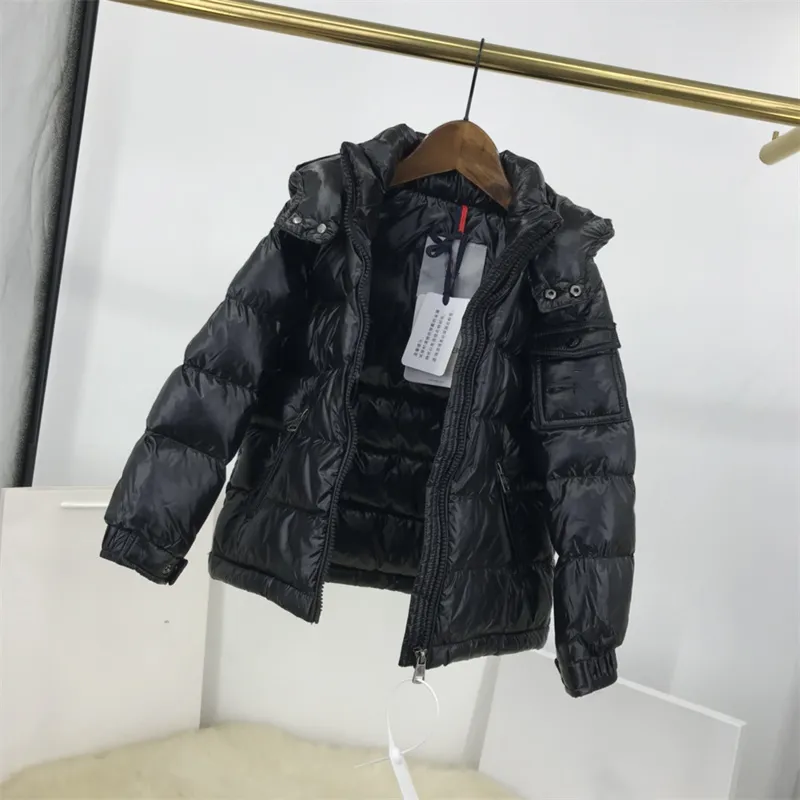 Baby Designer Ubrania w dół płaszcz 2022 Modna klasyczna jasna kurtka gęś z kapturem ciepłe dzieci ubranie dziecięce zima zima kolor solidny kolor