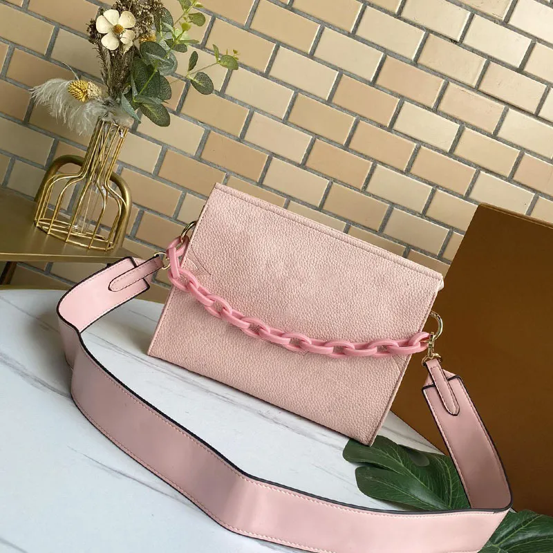 Rose femmes classique gaufrage pochette cosmétique sac avec chaîne fourre-tout sacs de lavage grande capacité designer sacs à main portefeuille sac à main