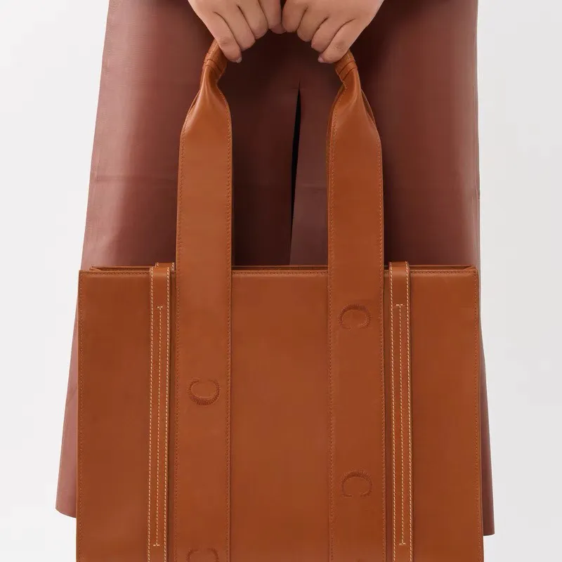 Woody Tote Deri Çanta Tasarımcı Lüks Alışveriş Çantası Kadınlar Için 2 Boyut Kahverengi Çanta Crossbody Çanta Gündelik Alışveriş Tote Çapraz Vücut Çanta