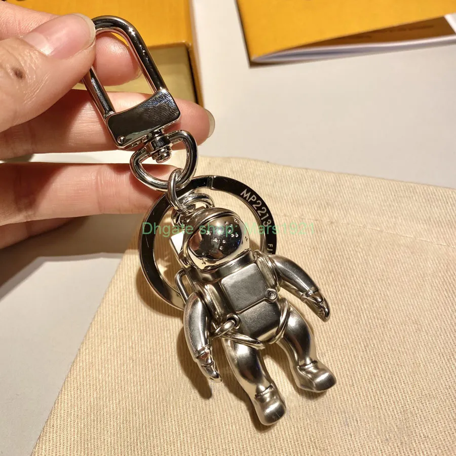 Fashion Key Buckle Car Keychain Handmade Aluminum alloy astronaut Keychains Men Women Bag Pendant Accessories without box