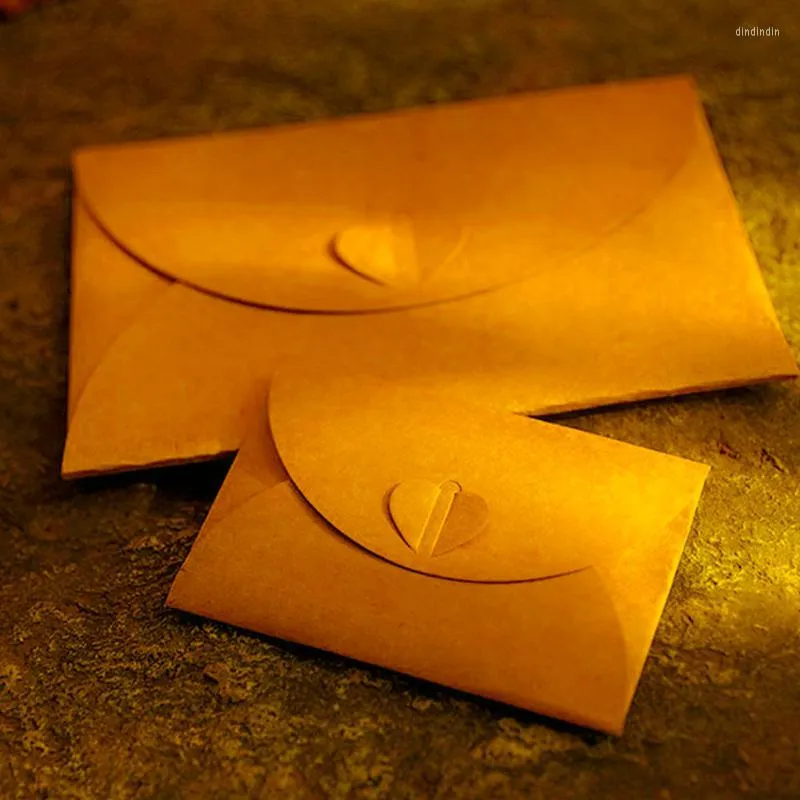 Embrulho de presentes 50pcs/lote artesanal envelope de coração envelopes vintage envelopes de papelaria retrô de tamanho postal tamanho de material de material de origem do modelo typequo