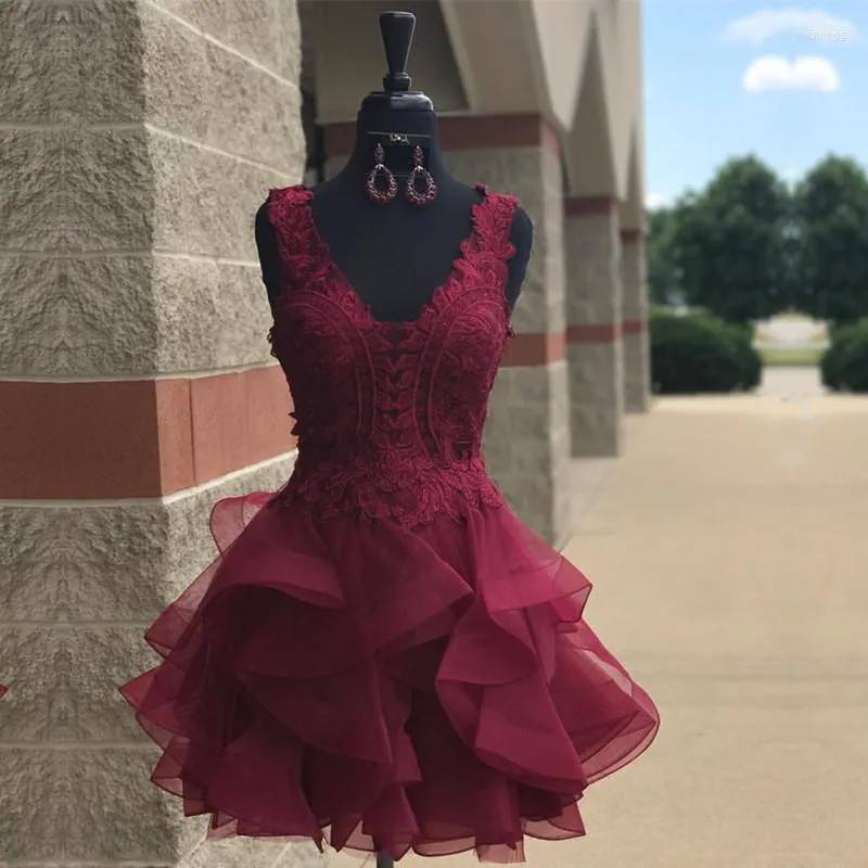 Party Dresses Burgundy Lace Short Cocktail 2022 Appliques Ruffles Royal Blue Mini Homecoming Dress V-neck Fashion Prom Gowns