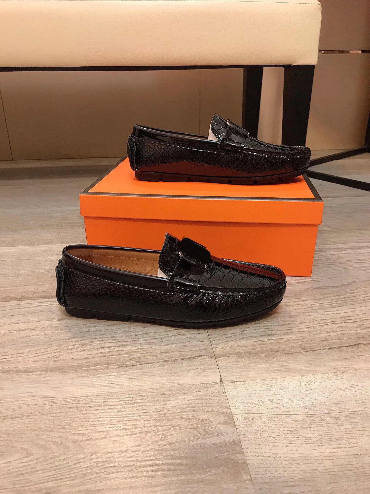 Erkek Elbise Ayakkabı Tasarımcısı Sıradan Loafers Erkek Moda Açık Slip-On Sürüş Ayakkabıları Marka Konforlu Yürüyüş Daireleri Boyut 38-44