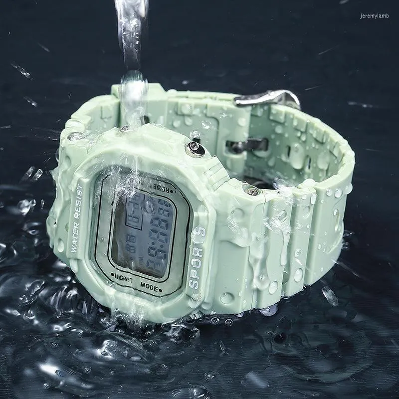Kol saatleri Matcha Yeşil Elektronik Saat Moda Renkli Spor Erkekler Bilgi saati su geçirmez çok fonksiyonlu öğrenci dijital çalar saat haftası