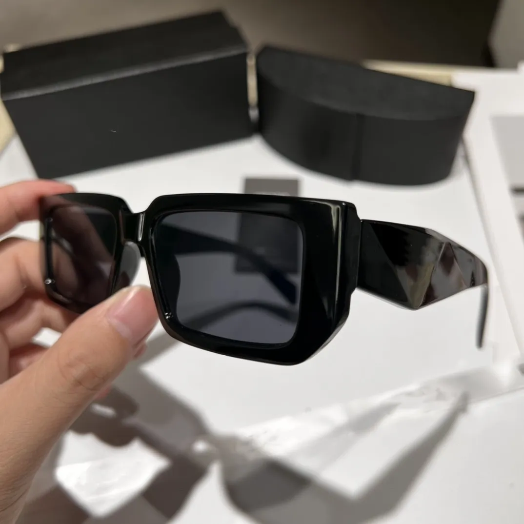 Designer Luxury Men Women Overdimensionerade mask 17W Solglas￶gon Brand Fashion Oval Sun Glasses UV Protection Lens Coating Plated Frame With Box Case8818