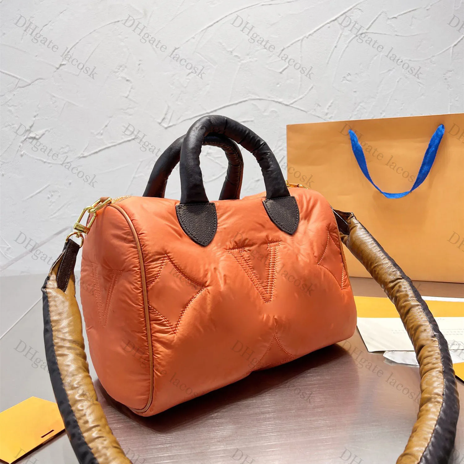 Plume hiver sacs à provisions hommes femmes design de mode broderie sacs à main oreiller sac à bandoulière grande capacité fourre-tout divers style1793