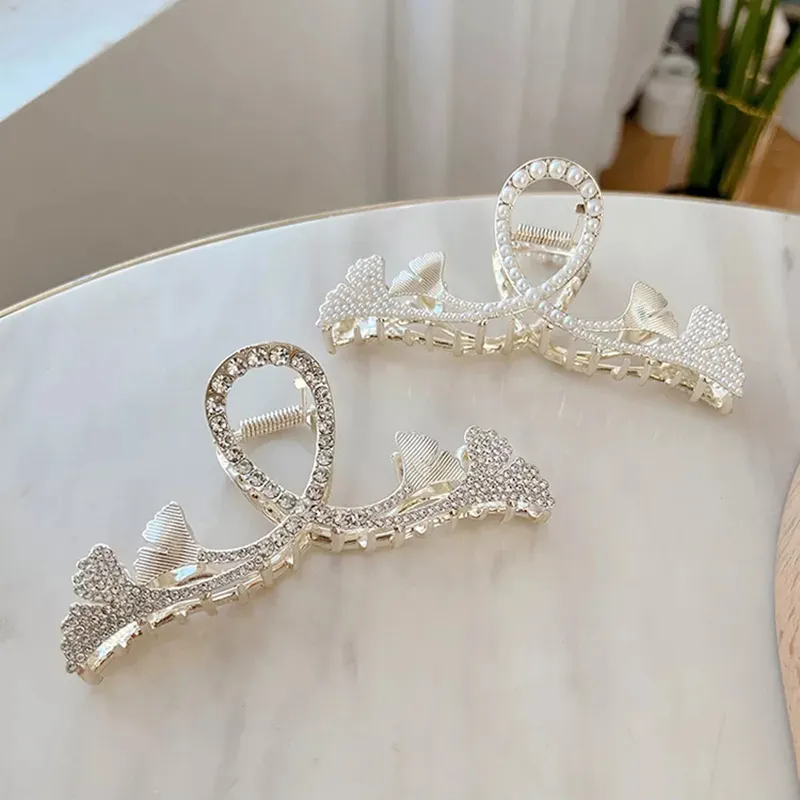 Pinces à cheveux Barrettes nouveau Design créatif 11.5CM pince à cheveux en feuille de Gingko irrégulière griffe en alliage métallique de haute qualité avec perles strass pince de requin