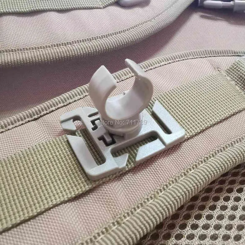 Backpack hanger (9)