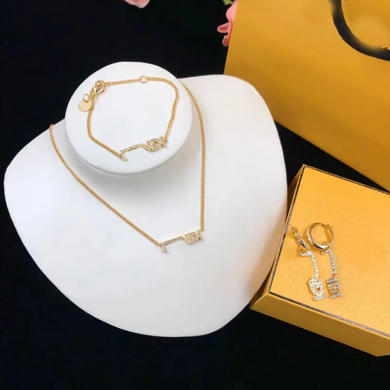 Vrouwen Ketting Oorbel Designer Armband Luxe Sieraden Sets Mode Daimond Brief Merken F Oorbellen Voor Vrouwen Gouden Ketting Link Hanger Doos