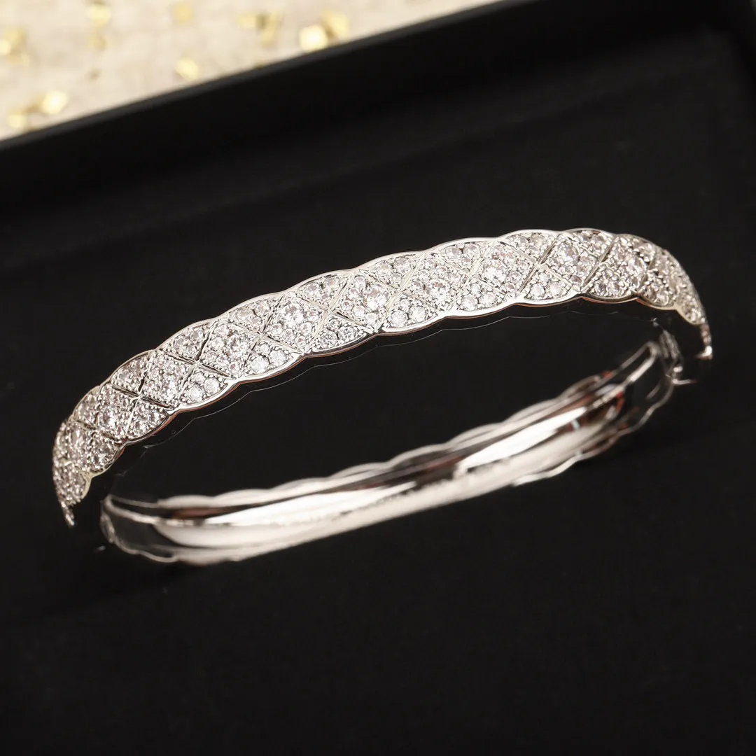 Bracciale rigido a fascia con ciondolo punk di qualità di lusso con diamante scintillante in platino, con timbro su scatola da donna, misura PS7231A