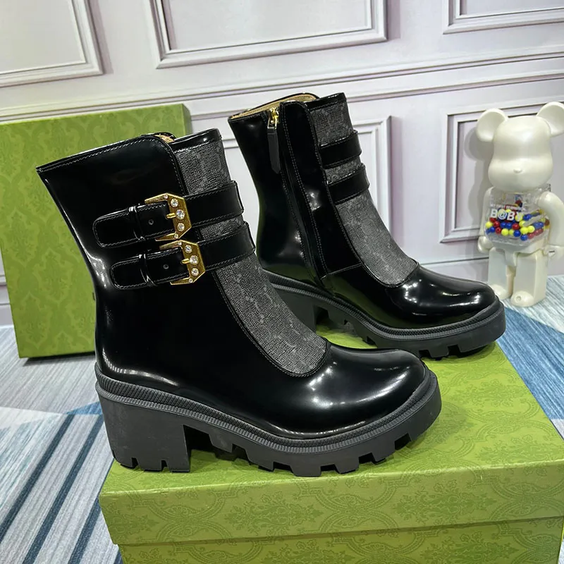 New Fashion Luxury Designer Stivaletti classici da donna stampa Bottone in metallo in pelle Stivali corti da donna invernali con tacco medio di grandi dimensioni 35-42