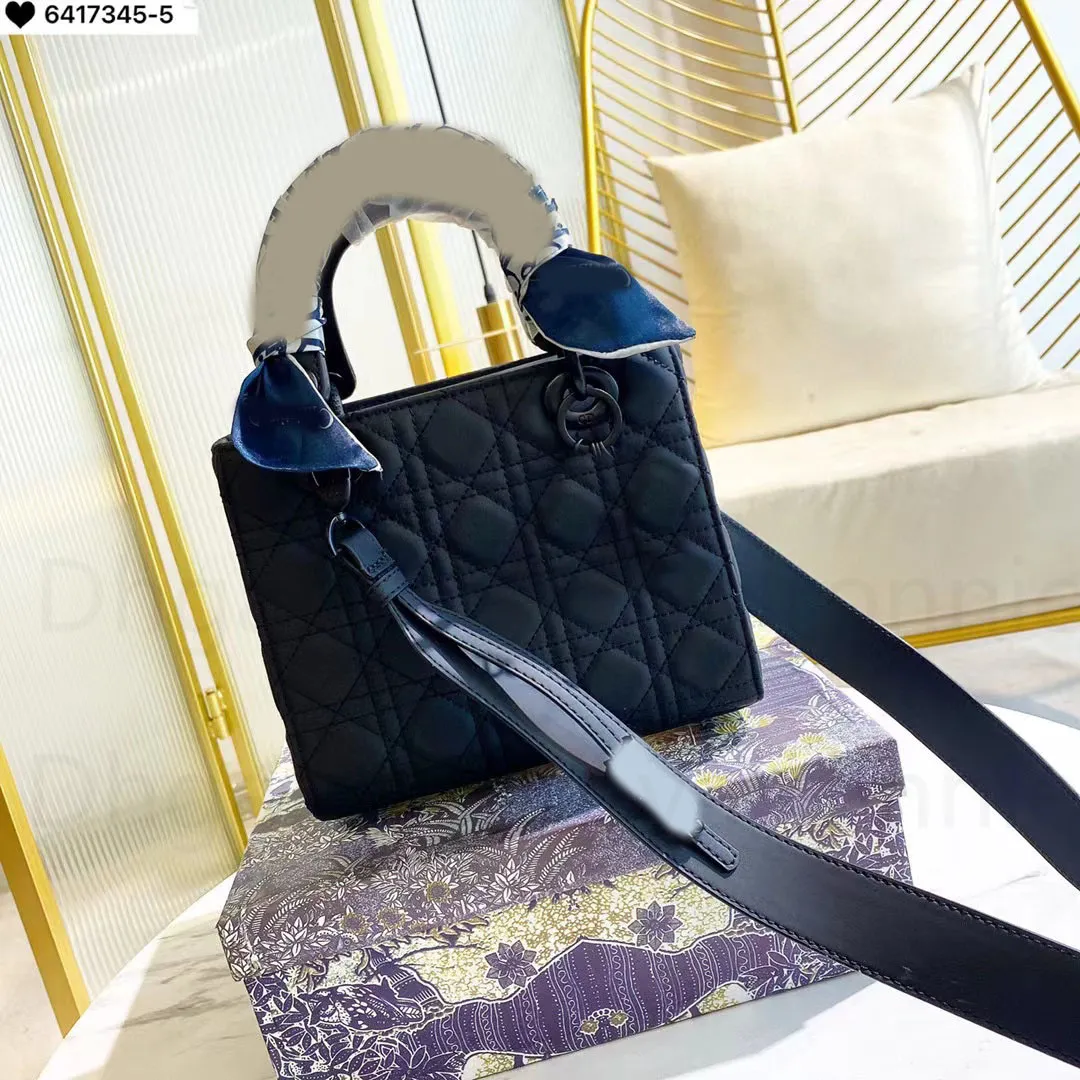 Cute Small Shoulder Lady Bags 2023 Luxurys Designers Bags 20CM