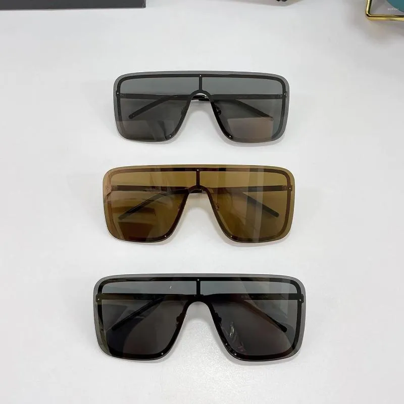 Lunettes de soleil haut de gamme léger luxe dames mode noir ultra-lunettes de soleil conception scientifique et technologique lunettes de style occidental all-matc