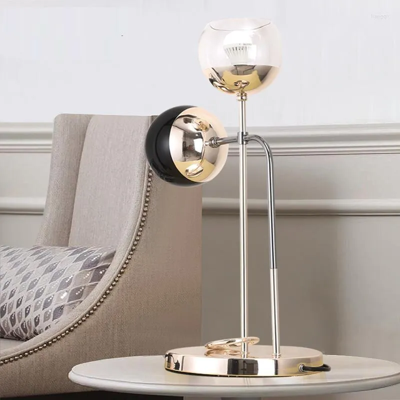 Lampy stołowe L60-Nordic Minimalizm podwójna głowa Lampa kutego żelaza w sypialni Kreatywne biuro ochrony oczu