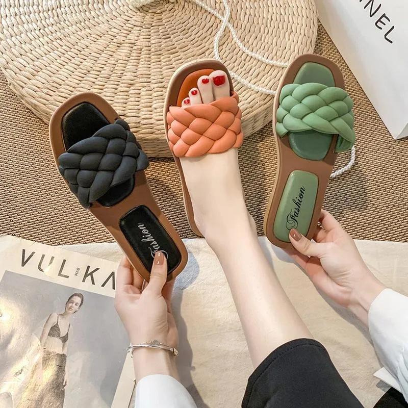 Pantofole Sandali da donna Pelle intrecciata Designer Scarpe di lusso Infradito 2022 Estate Casual Nero Piatto Large Size