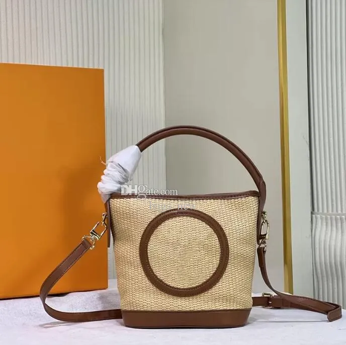 Borsa a secchiello di lusso Borsa con manico da spiaggia estiva Borsa a tracolla in tessuto di design da donna in rafia lavorata a maglia in vera pelle primaverile