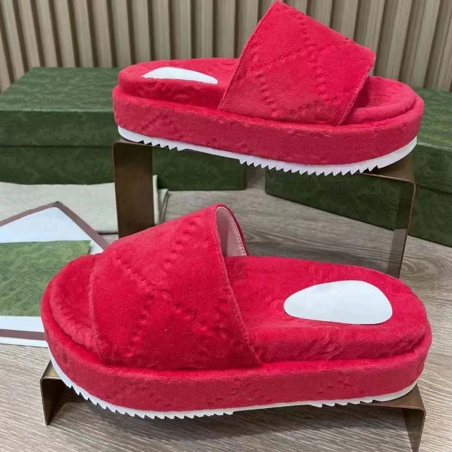 Zapatillas de marca de lujo, sandalias de pareja bordadas con letras estampadas de terciopelo y plataforma para mujer