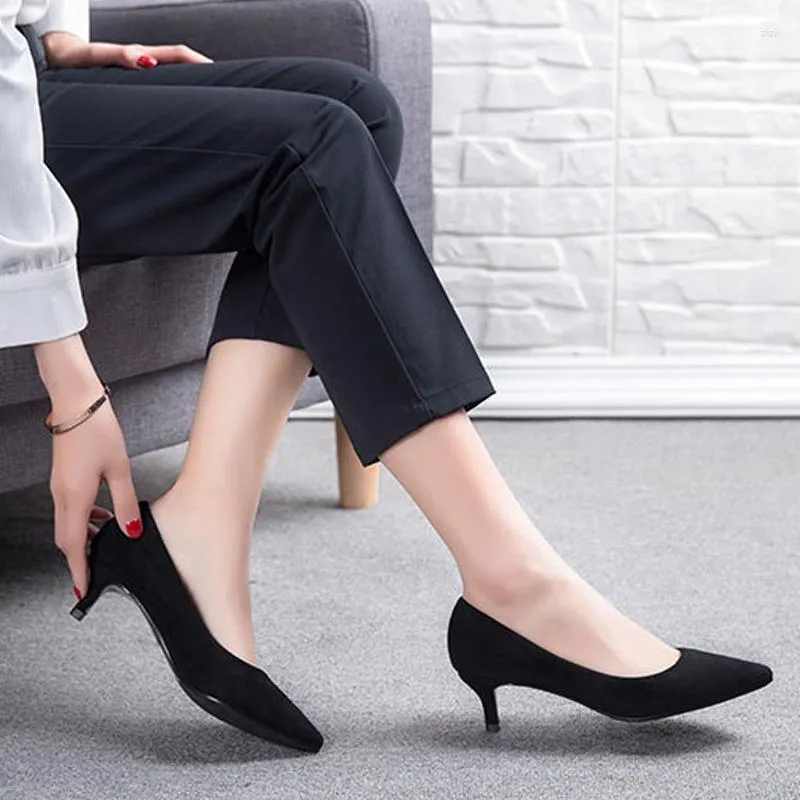 Chaussures habillées femmes noires mode bout pointu stiletto bureau femmes solide troupeau peu profond talons hauts pour la taille 33-41