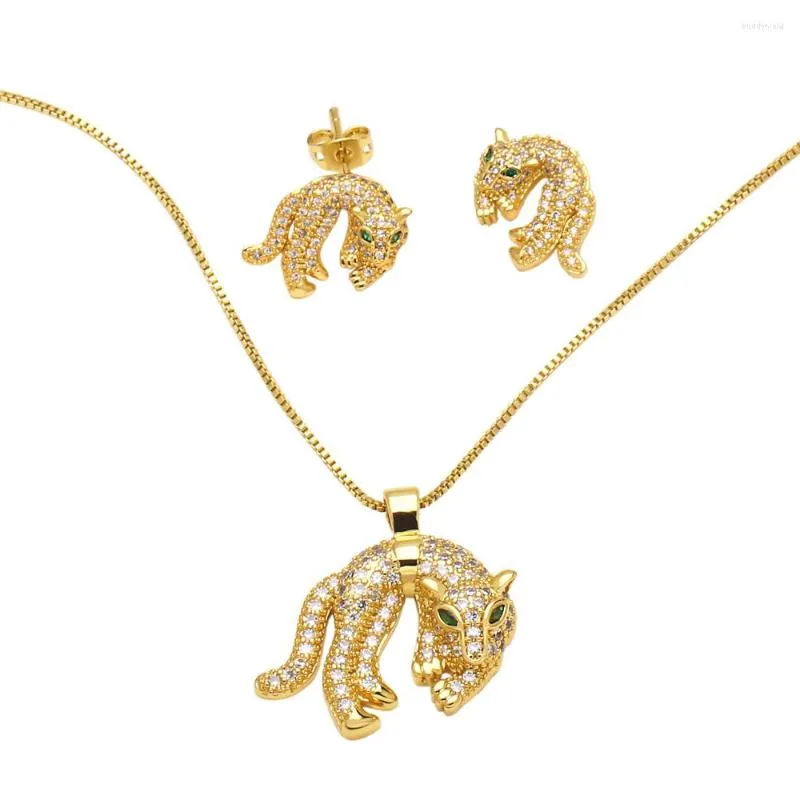 Colares pendentes Flola Luxury Gold Bated Leopard Colar para mulheres Copper Zirconia Crystal Declaração de jóias Animal Gifts NKEB403