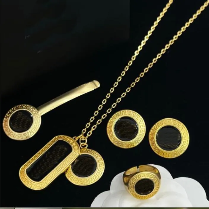 Luxe dames hars kettingen oorbel ringen haarspeld set banshee medusa portret 18k gold vergulde nieuwe ontworpen designer sieraden vss21