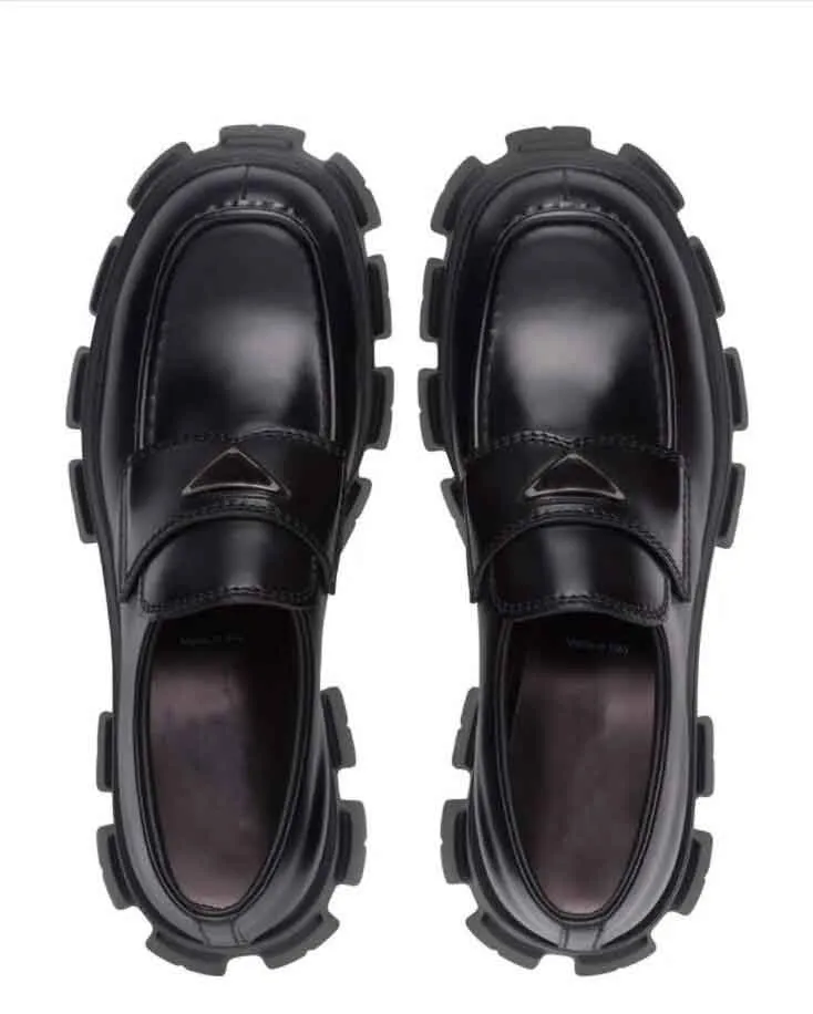 Buty designerskie czarne platforma platformy Platforma P Trójkąt Mokasyny gumowe czarne błyszczące skórzane grube okrągłe platformy tenisówki dolne buty z rozmiarami pudełka 35-41