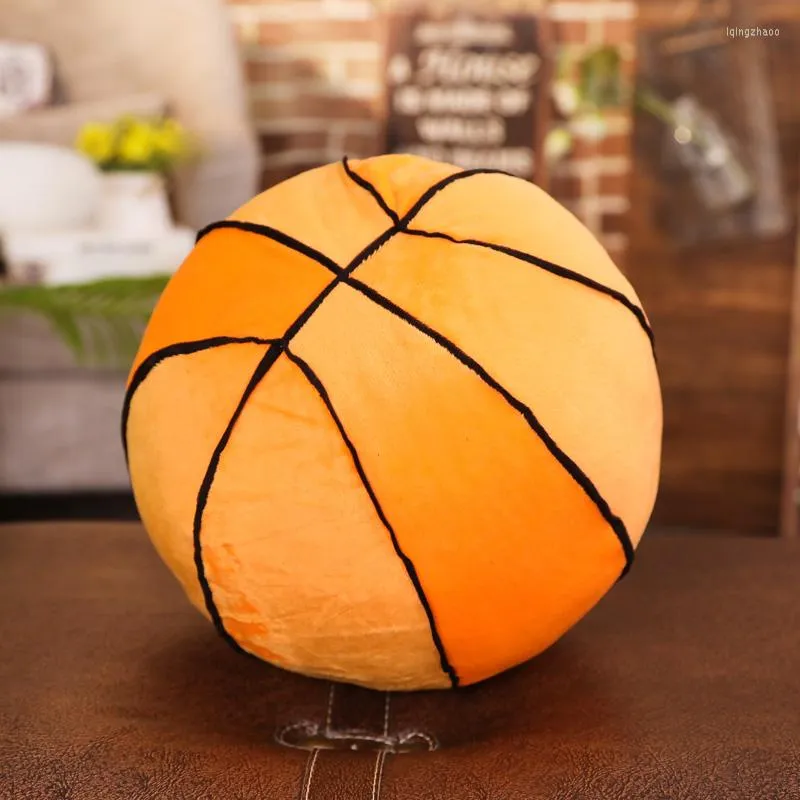 Kissen 1PC 28 cm gefüllt Basketball Plüschhion niedliche Plüsch -Nickerchen -Kissen Geschenke für Kinder Home Dekoration Komfort