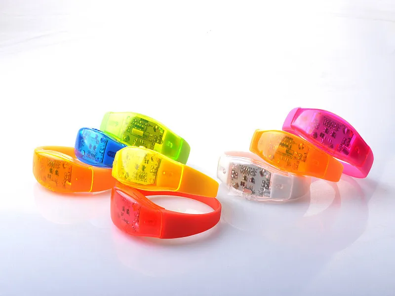 موسيقى التحكم في الصوت المنشط الصوتي LED سوار وميض الضوء لأعلى bangle wristband club bar bar chep