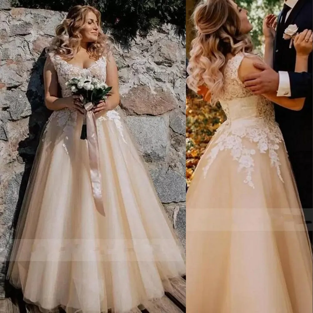 2022 Country Garden Champagne A Line Wedding Dress Lace Up Back v Neck Lace Severiques Tulle Olcyveless Bridals بالإضافة إلى حجم Vestido de Novia