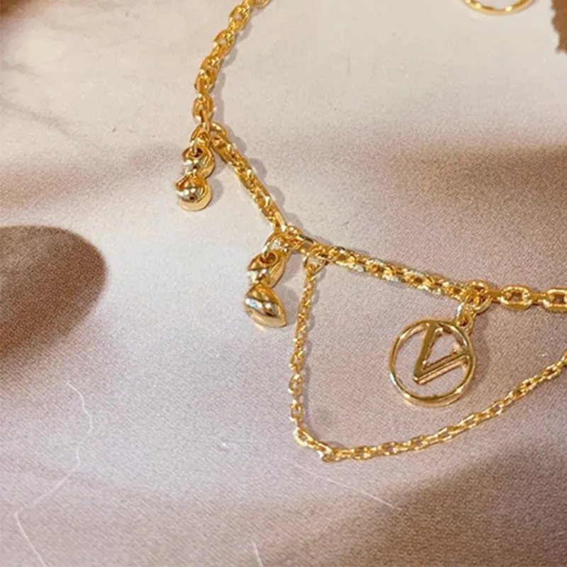 Дизайнерские золотые браслеты Роскошные дизайнеры Love Bangle Женские буквы Цветочный браслет-обруч с подвесками Модные украшения265J