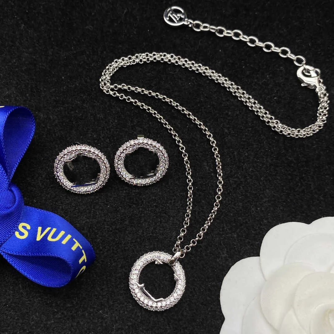Mobius ring necklace letter 스타일 여성 스털링 실상 체인 틈새 틈새 디자인 가벼운 고급 스러움 2022 새로운 고급 액세서리 감각