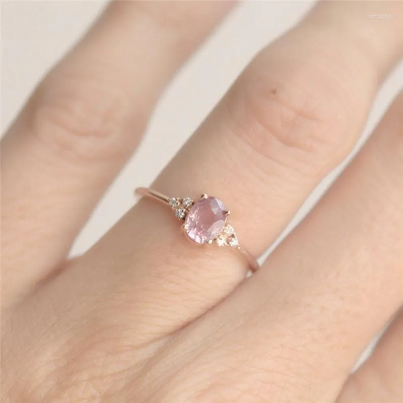 Anillos de boda Moda para mujeres Aneis Rose Gold Oval Pink CZ Zircon Anillo de compromiso Dainty Anelli Donna Party Jewelry Dropship