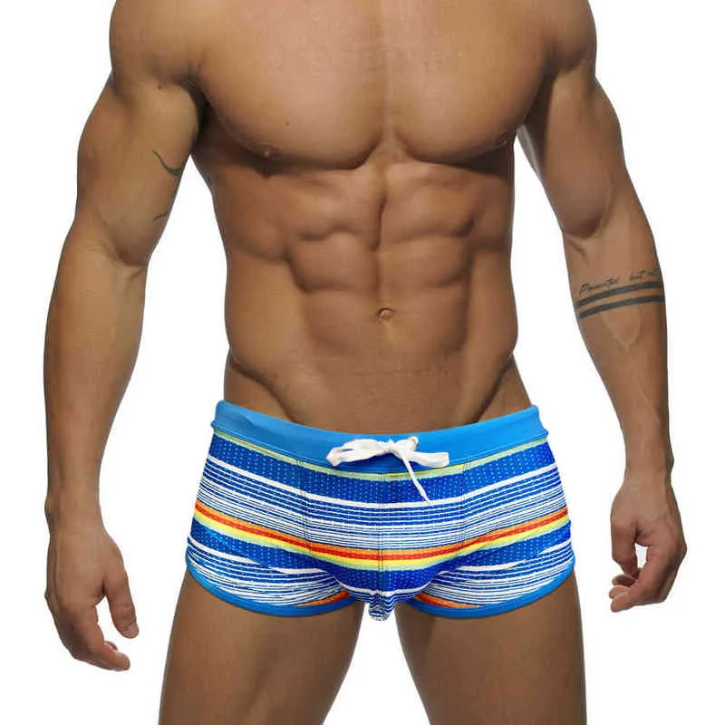 Roupas de banho masculinas Novos homens listras estampas shorts Europa Europa America moda sexy shorts de cintura baixa verão praia surf rápido esportes seco troncos de natação j220913