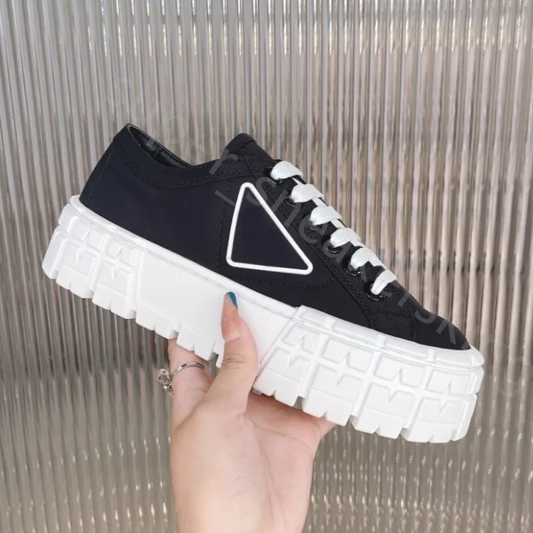 European outlet platform sneakers