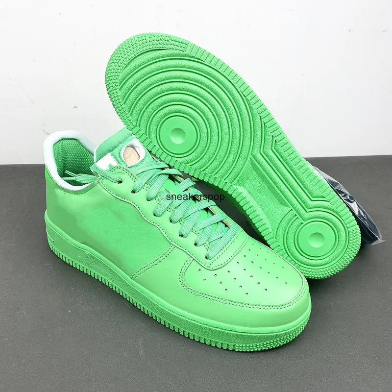 nike light green running shoes