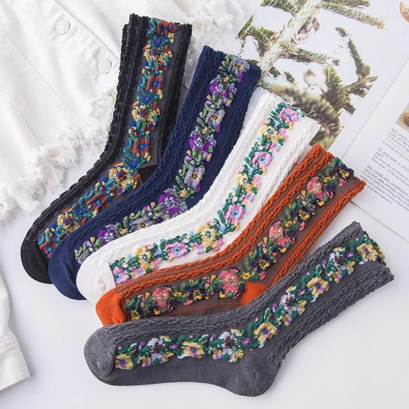 Chaussettes de sport automne hiver chaud rétro Style ethnique femmes avec fleur décontracté confortable dames drôle mignon printemps automne coton