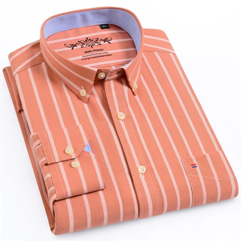 남성용 캐주얼 셔츠 남성용 일반 맞춤 Longsleeve Sturdy Knit Oxford Tops 셔츠 격자 무늬 줄무늬 자수 주머니 Buttondown 캐주얼 다목적 셔츠 220921