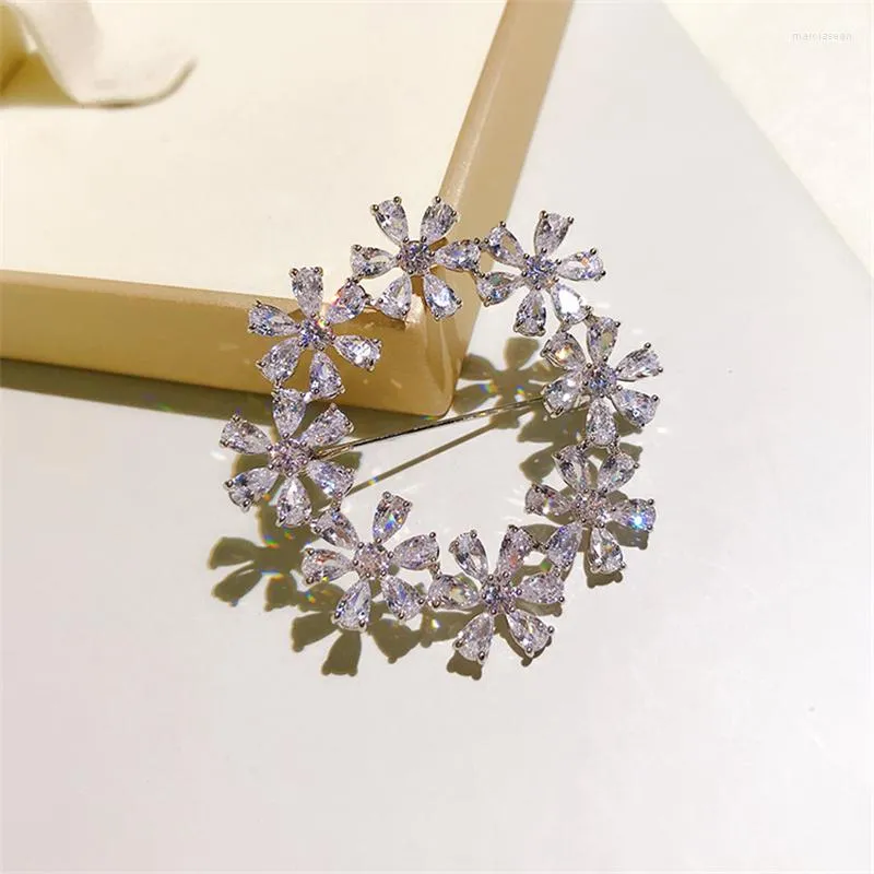 Broches eenvoudige krans broche strass pins Crystal Wedding kraches voor bruid bouquet jurk sjerp snijbroach sieraden kerstcadeau